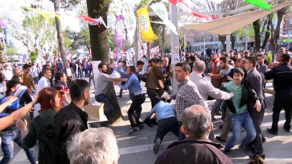 Uşak'ta Hdp Standına Saldırı