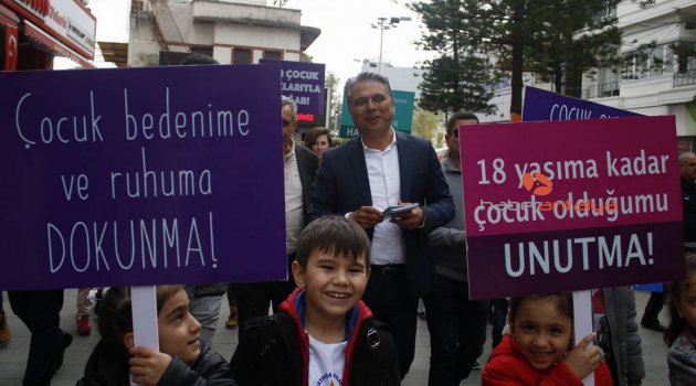 Uysal, çocuk hakları sözleşmesini dağıttı