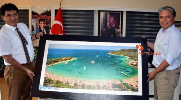 Uysal'dan Gül'e ziyaret: CHP'ye katılımını tebrik etti
