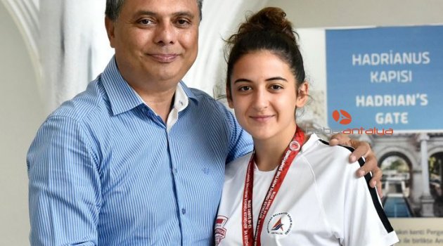 Uysal'dan milli sporcuya destek