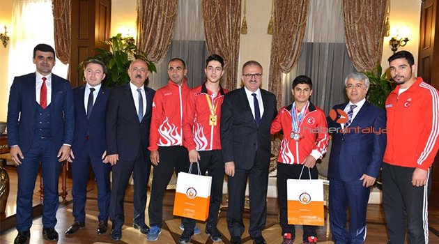 Vali Karaloğlu, Avrupa ve Dünya şampiyonu sporcuları kabul etti