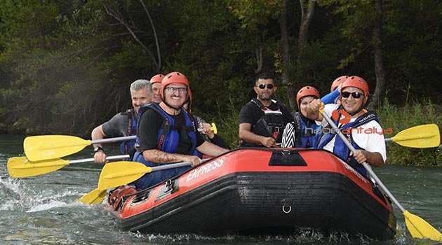 Vali Karaloğlu, Beşkonak'ta rafting yaptı