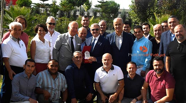 Vali Karaloğlu, iş insanlarıyla bir araya geldi
