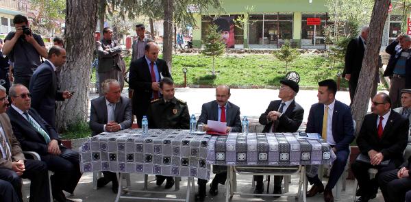 Vali Kürklü, Yeşilova'da Sorunları Dinledi