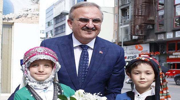 VALİ MÜNİR KARALOĞLU'NDAN İLK MESAJ: HER KRİZ FIRSATI DA İÇİNDE BARINDIRIR