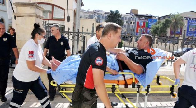 Vali Yardımcısı ile görüşemeyince kendini yaktı