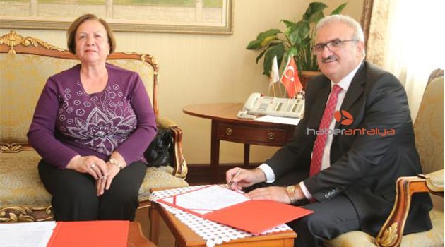 Valinin sesini taklit ederek hayırseveri dolandırmak istediler