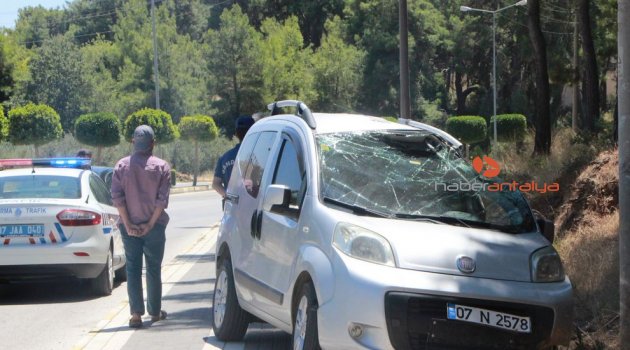 Virajı alamayan sürücü kaza yaptı