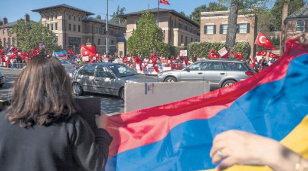 Washington’da Türk ve Ermeniler gösteri yaptı