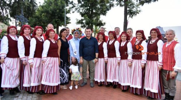 Yabancılardan bağımsızlık kutlaması