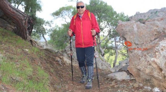 Yaklaşık 50 yıldır doğa yürüyüşü yapıyor