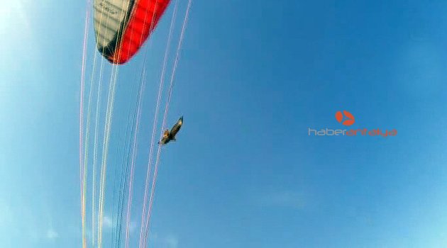 YAMAÇ PARAŞÜTÇÜSÜ KARTAL SALDIRISINA UĞRADI
