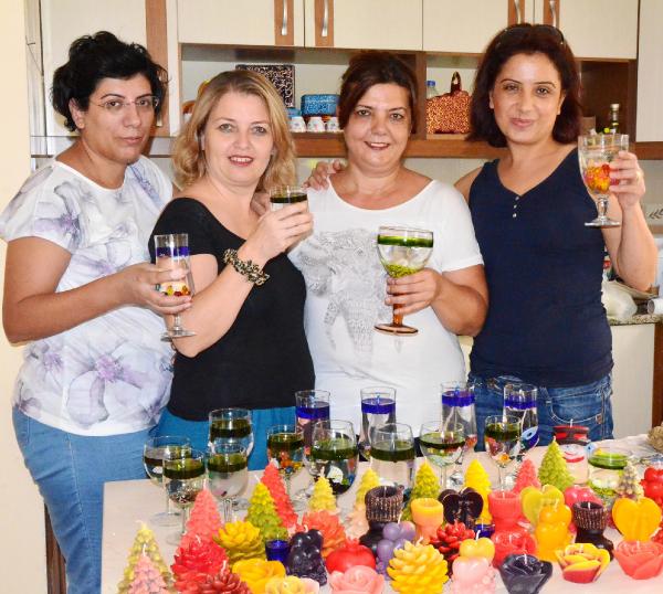 YARASINI SANATLA SARIYOR