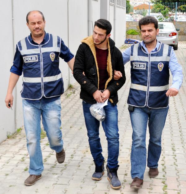 Yarım Saat Arayla 2 Kişiyi Bıçaklayan Şüpheli Yakalandı