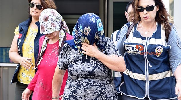 Yaşlı adamları 'eş bulma' vaadiyle dolandırdılar