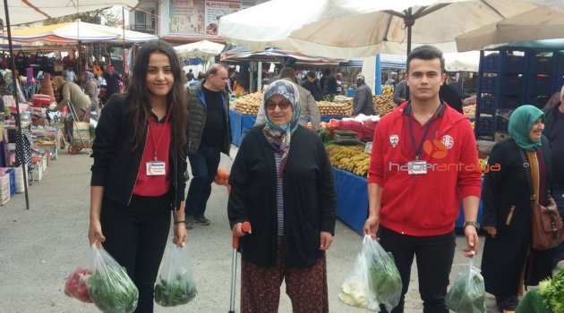 Yaşlıları yardım edeceklerine inandıramadılar