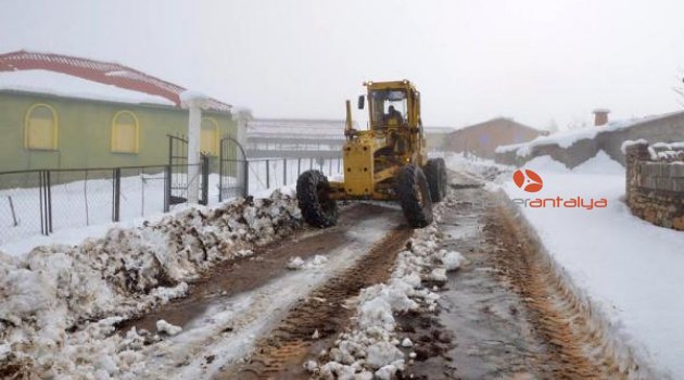 Yaylada mahsur kalan 3 kişi kurtarıldı