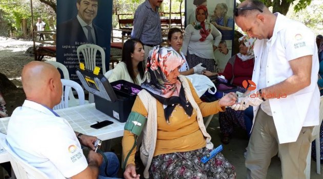 Yaylada vatandaşa saç kesimi, tıraş, cilt ve ayak tırnak bakımı