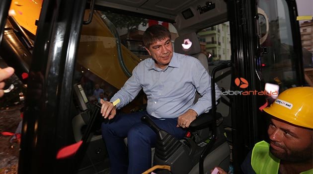 Yeraltı otoparkının temeli atıldı