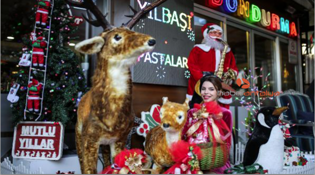 Yılbaşı sepet ve pastaları vitrine çıktı