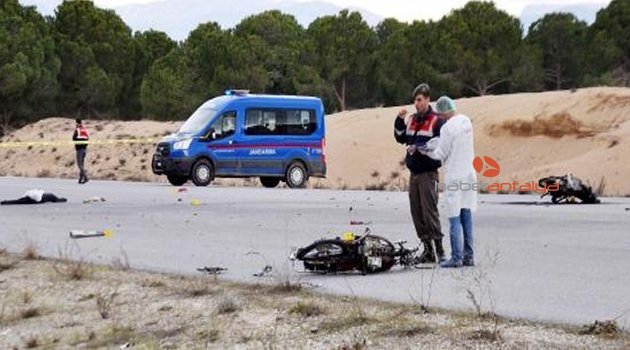 YİNE MOTOSİKLET FACİASI: 2 ÖLÜ 1 YARALI