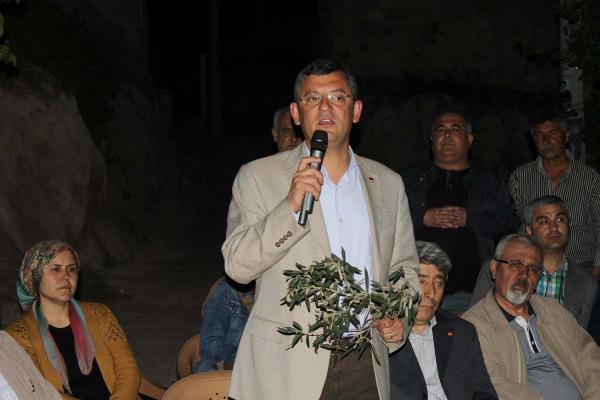 Yırcalılar Chp'li Özel'i Zeytin Dalıyla Karşıladı