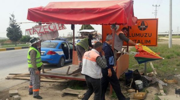 Yol kenarındaki tezgâhlar kaldırıldı