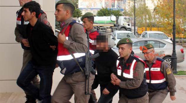 Yol kontrolünde 2 şüpheli yakalandı
