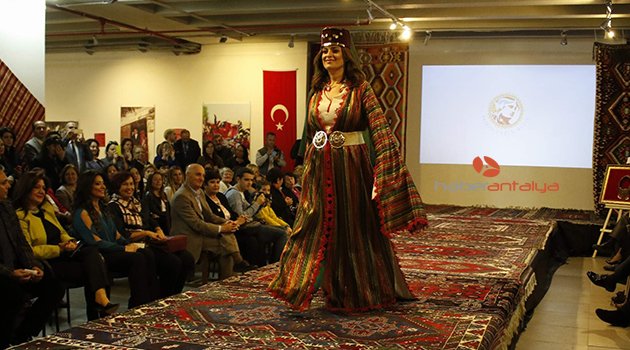 YÖRÜK GELİNİ DEFİLESİNE YOĞUN İLGİ