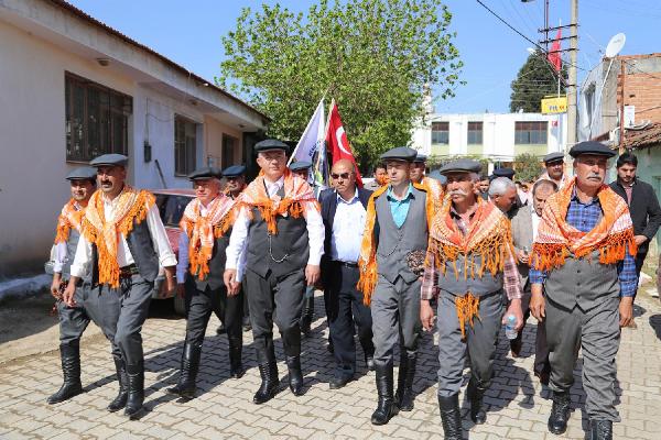 Yörüklerden Renkli Şenlik