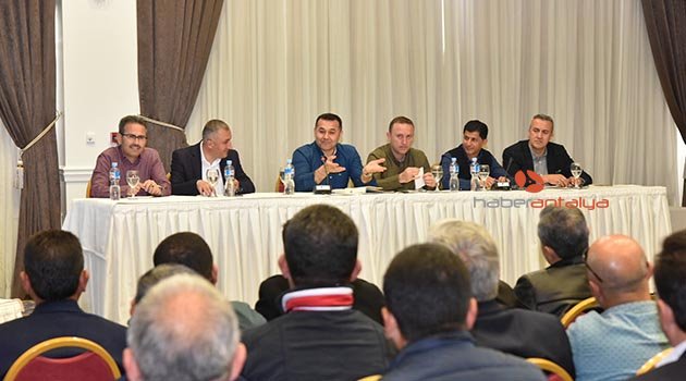 Yücel, istişare toplantısında muhtarlarla bir araya geldi