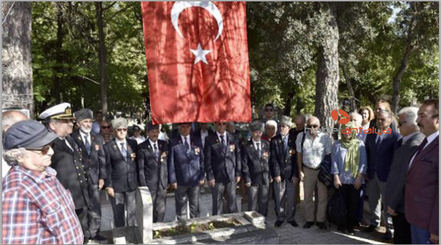 Yüzbaşı Aker mezarı başında anıldı