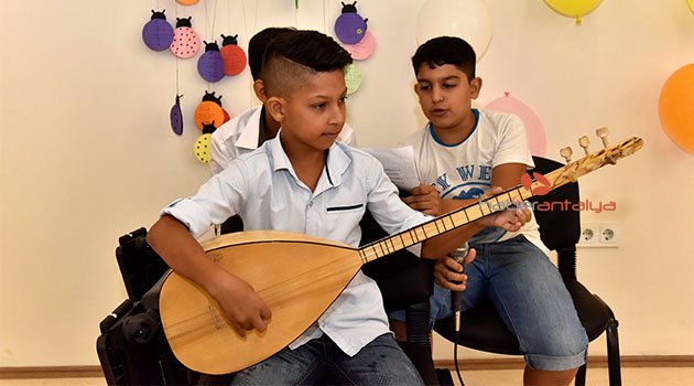 Zeytinköy'ün çocukları sertifikaların aldı