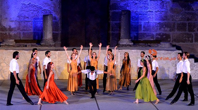 'Zorba' Aspendos Antik Tiyatrosu'nda sahnelendi