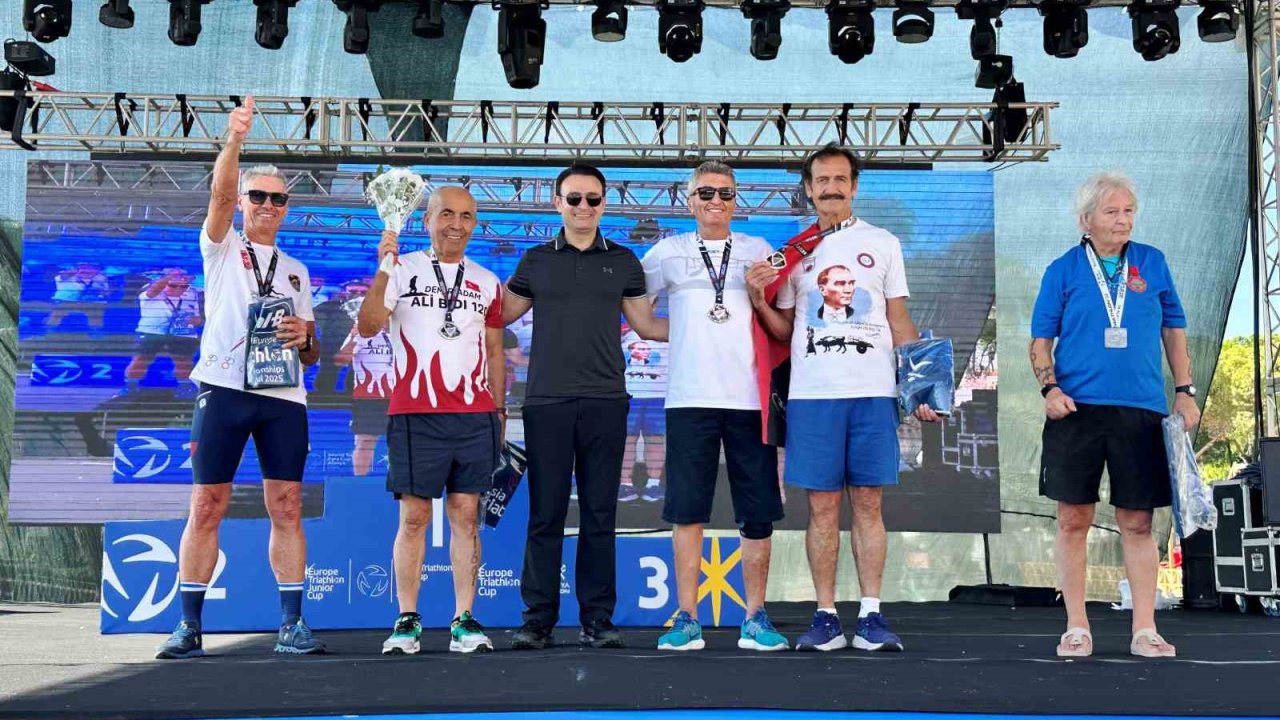 34. Uluslararası Alanya Triatlonu’nda ‘Demir Adam’ Ali Bıdı’dan çifte ikincilik