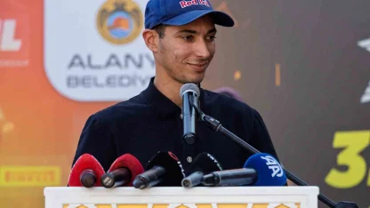 3’üncü kez Dünya Şampiyonu olan Toprak Razgatlıoğlu, memleketi Alanya’da coşkuyla karşılandı