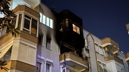 Evde çıkan yangında yaşamını yitirdi, eşi dumandan etkilendi