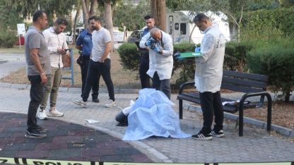 Çocuk parkındaki bankta ölü olarak bulundu