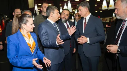 Fuarda tiyatro vitrine çıktı