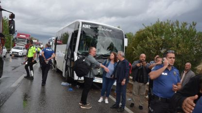 Antalya'da 4 araçlık zincirleme kazada 2 turist yaralandı