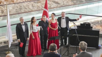 Nekropolde coşkulu Cumhuriyet kutlaması