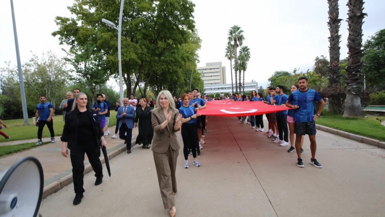 Akdeniz Üniversitesi, Cumhuriyet için koştu