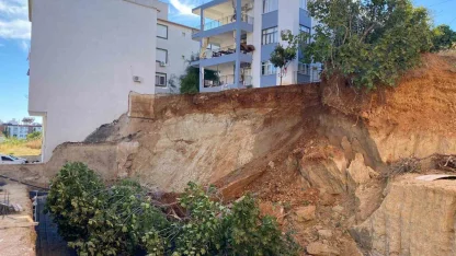 Antalya’da bir evi tahliye ettiren inşaat temelinde ikinci toprak kayması