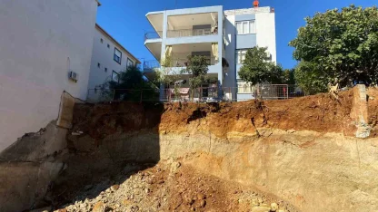 Antalya’da kazı sırasında toprak kayması yaşanan alan görüntülendi