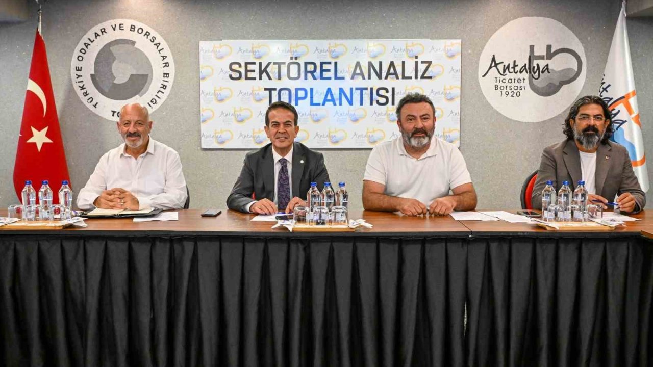 Antalya’da kesme çiçek sektörünün sorunları masaya yatırıldı