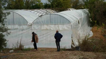 Antalya’da sağanak seraları da vurdu