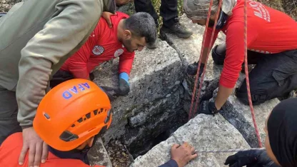 Antalya’da su kuyusu ve sarnıçlarda çöp topladılar