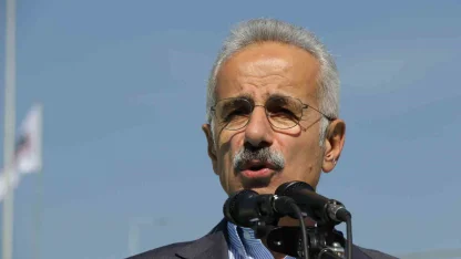 Bakan Uraloğlu: "Antalya’nın kalbine giden yolları açarken sevgi, hizmet ve kararlılıkla bu güzel şehri geleceğe taşıyacağız"