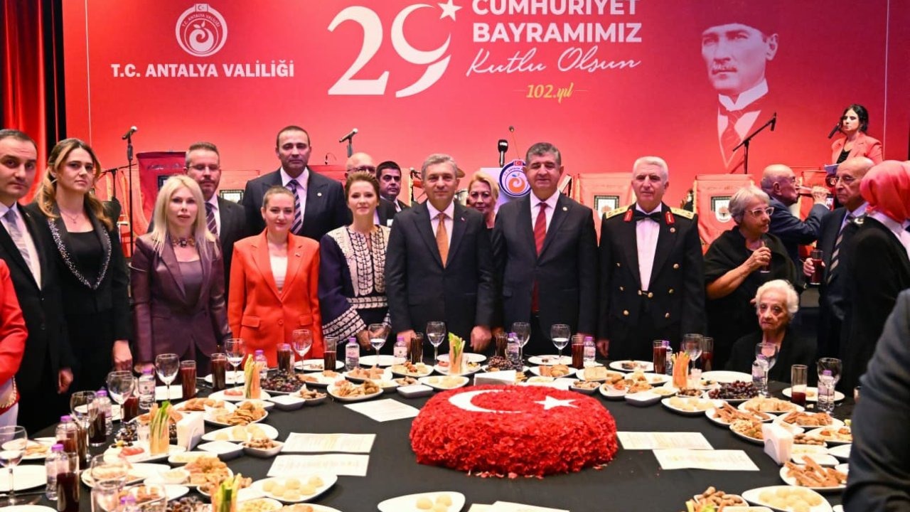 Cumhuriyetin 102'nci yılı resepsiyonla kutlandı