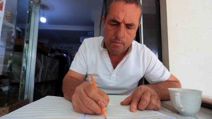 Ehliyet sahibi olabilmek için 48 yaşında okuma-yazma öğrenmeye başladı